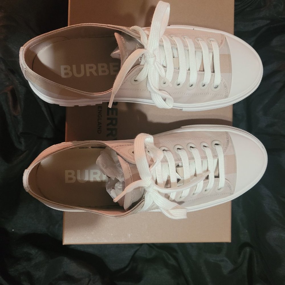BURBERRY SNEAKERS - Picture 3 of 6